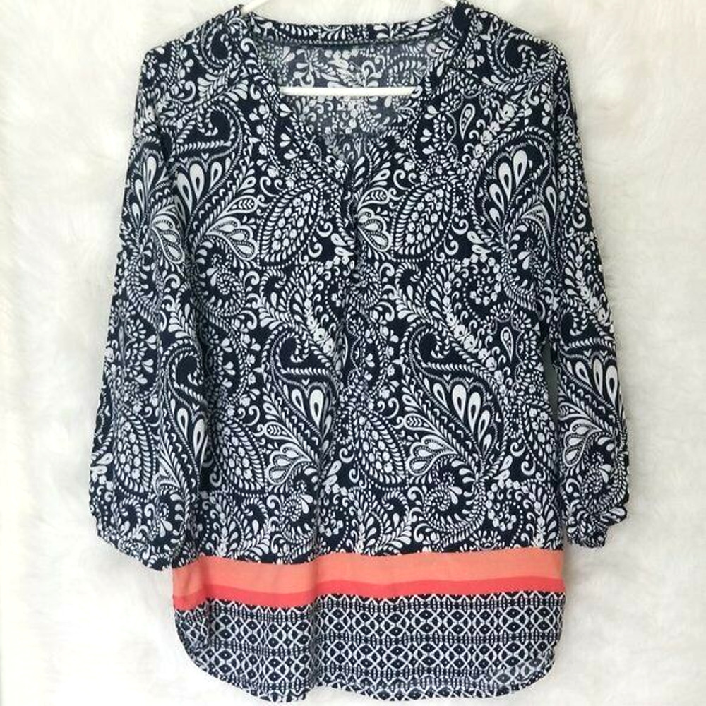 St. John’s Bay blouse ¾ sleeve V-Neck - Size L